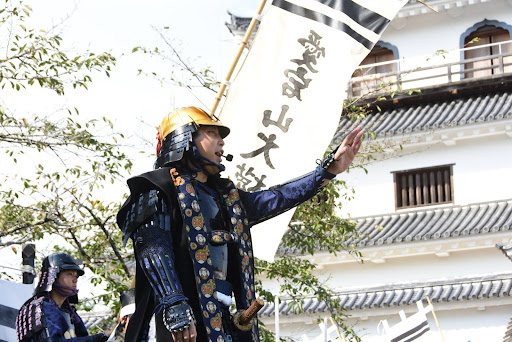 「道明寺の戦い」のメインキャストには、仙台市内の専門学校の学生がオーディションで選抜されるほか、地元高校生や地元鉄砲隊などのメンバーが出演。今では1万人近くが来場する祭りに成長した（公式ツイッターから）