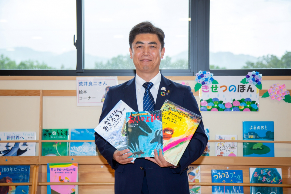 山田市長おすすめの「こじゅうろうキッズランド」内にある絵本コーナー。選書は絵本専門店「メリーゴーランド」店主が監修したそう