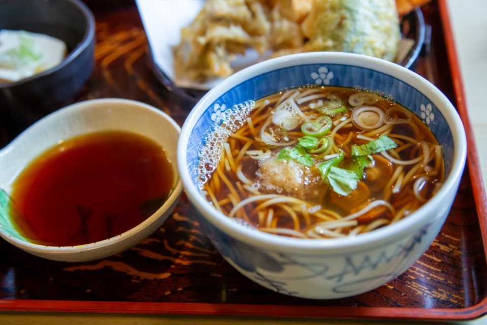 白石市内の飲食店「長寿庵」で食べることができる白石興産の温麺